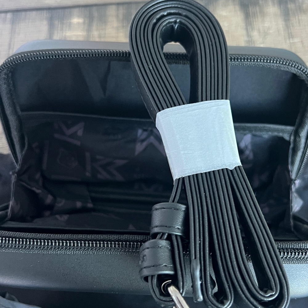 MAISON KITSUNE Black Laptop Amenity Bag - Picture 10 of 11